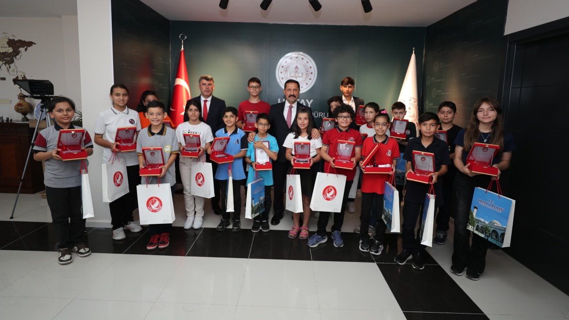 2025 İOKBS TÜRKİYE 1. Sİ ÖĞRENCİMİZ BETÜL BAYAR'I VALİMİZ ÖDÜLLENDİRDİ
